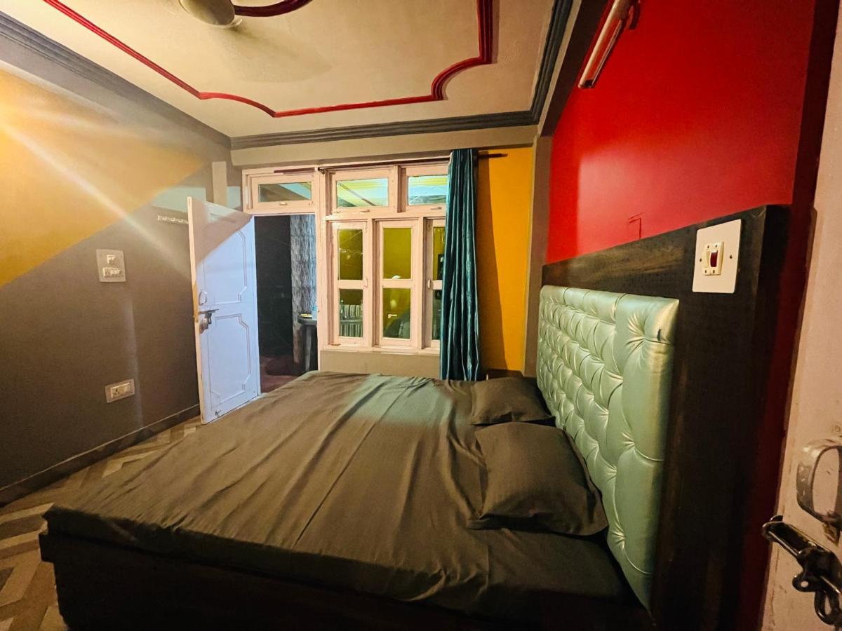 Shanti Cafe & Hostels カソル エクステリア 写真