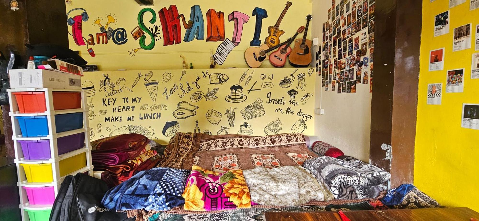 Shanti Cafe & Hostels カソル エクステリア 写真