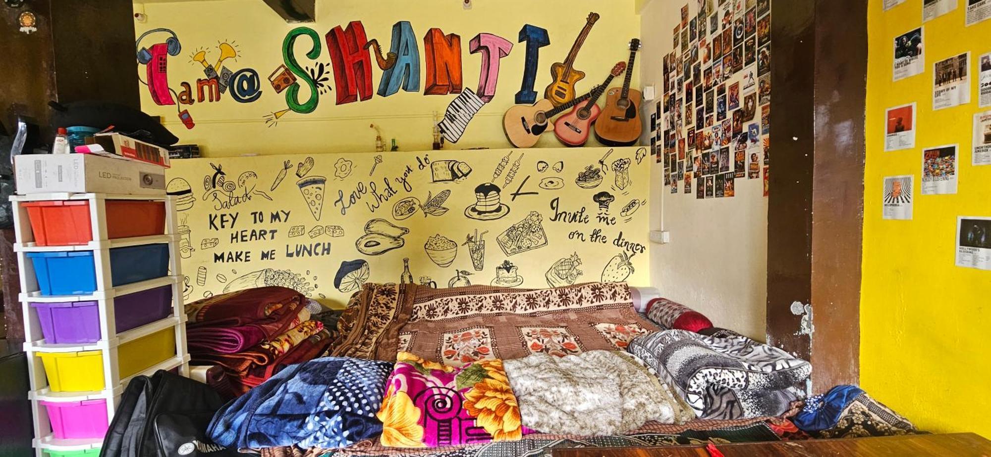 Shanti Cafe & Hostels カソル エクステリア 写真