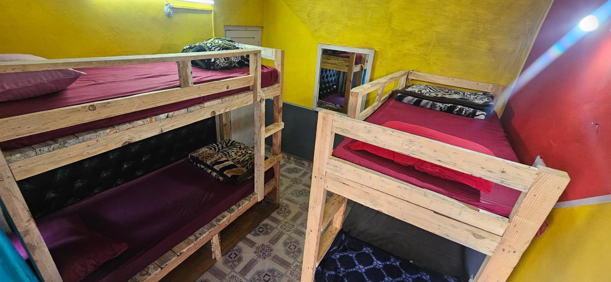 Shanti Cafe & Hostels カソル エクステリア 写真