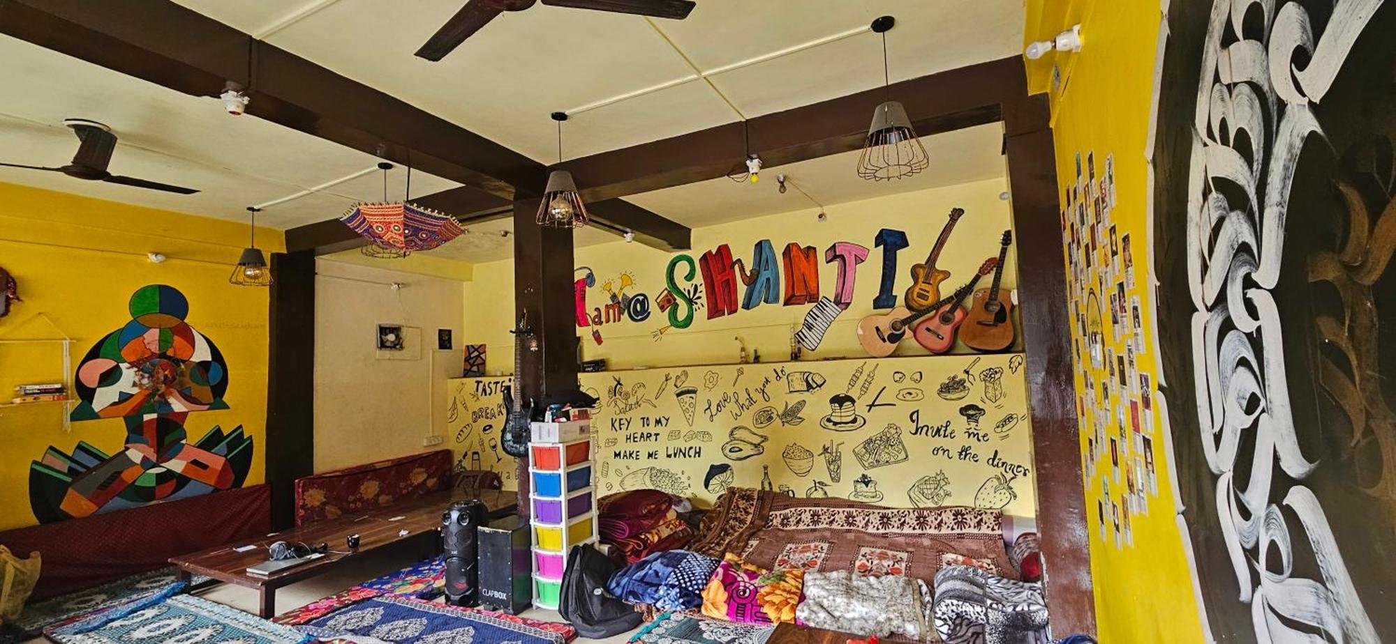 Shanti Cafe & Hostels カソル エクステリア 写真