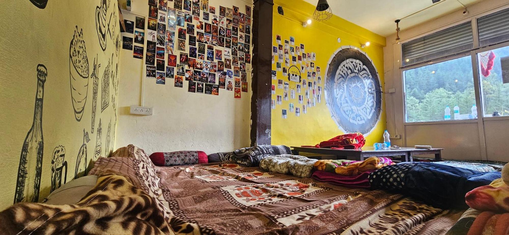 Shanti Cafe & Hostels カソル エクステリア 写真
